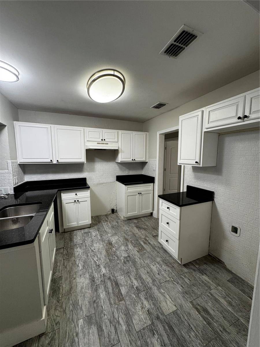2552 COLUMBUS ST, Fort Myers, FL 33901