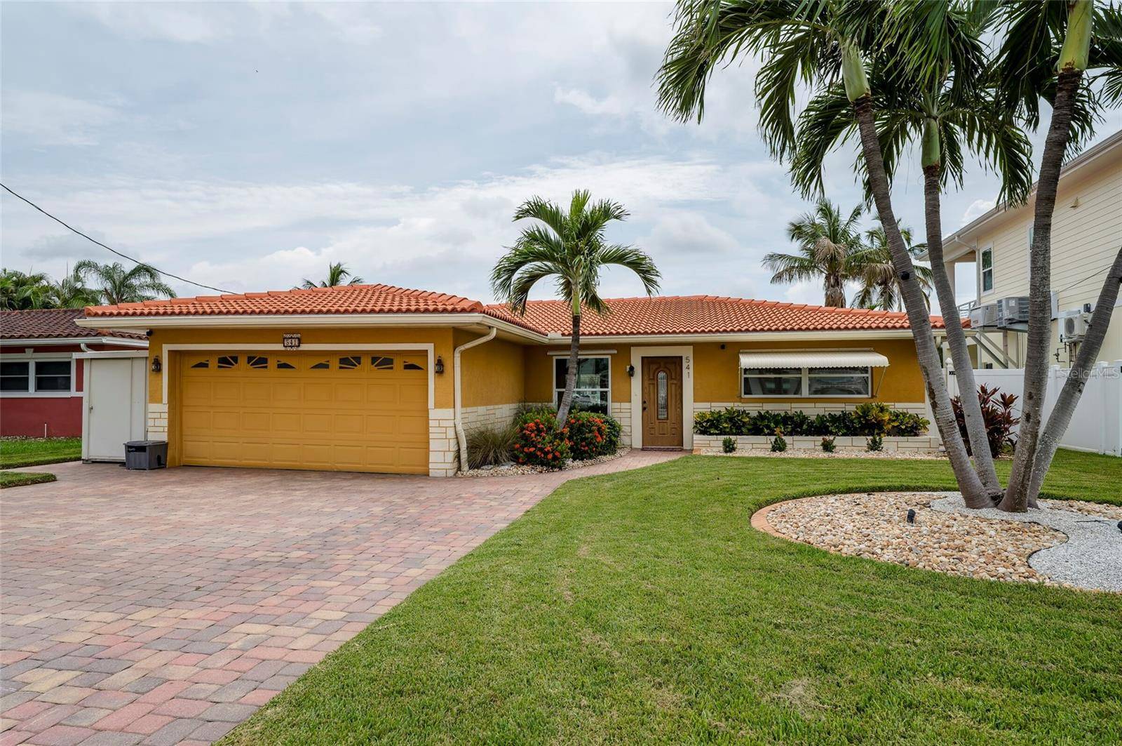 541 CRYSTAL DR, Madeira Beach, FL 33708