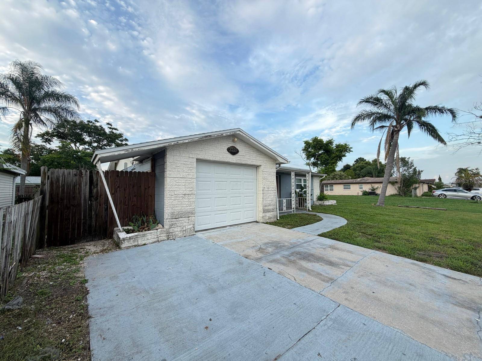 3221 ROXBURY DR, Holiday, FL 34691