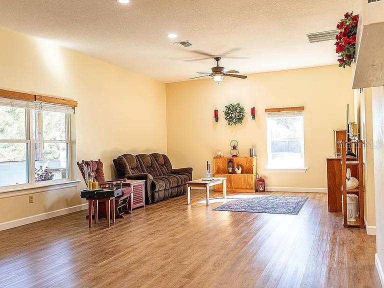 1677 W HIGHWAY 316, Citra, FL 32113