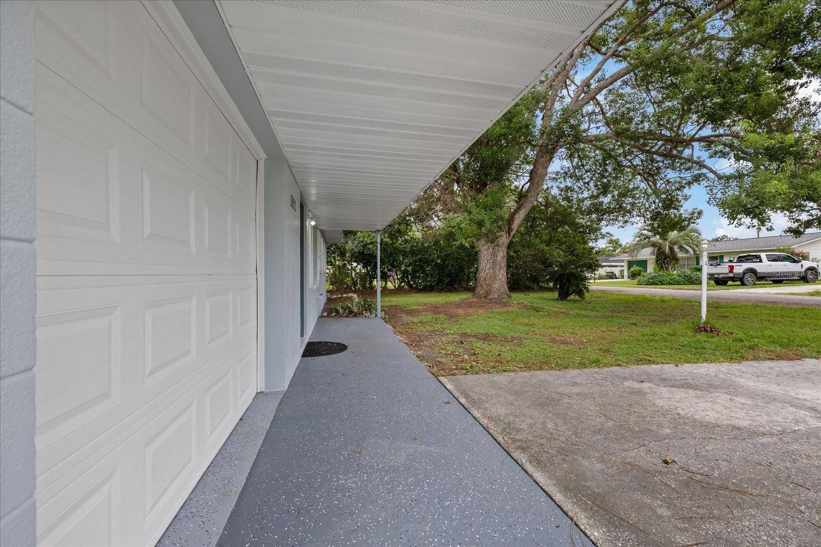 5900 AVOCADO ST, Zephyrhills, FL 33542