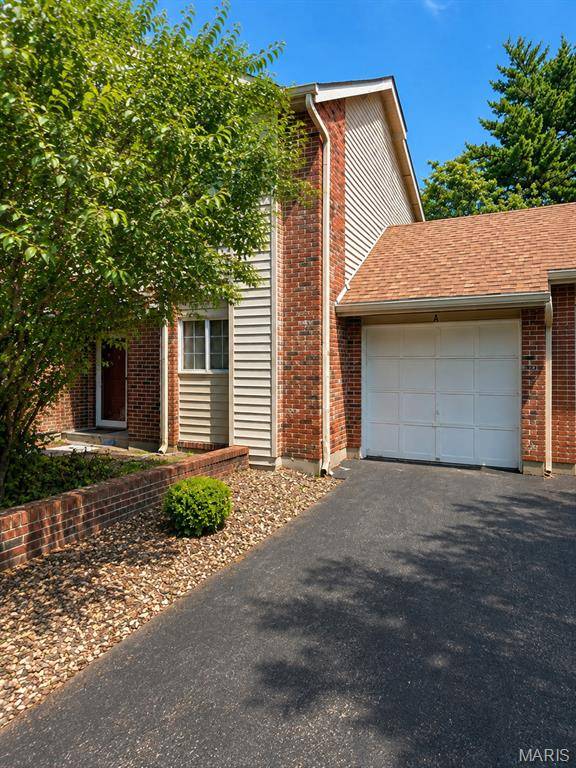 3701 Candlewyck Club DR #A, Florissant, MO 63034