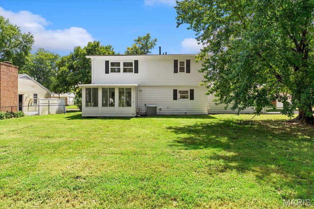 1319 Springfield DR, Belleville, IL 62221