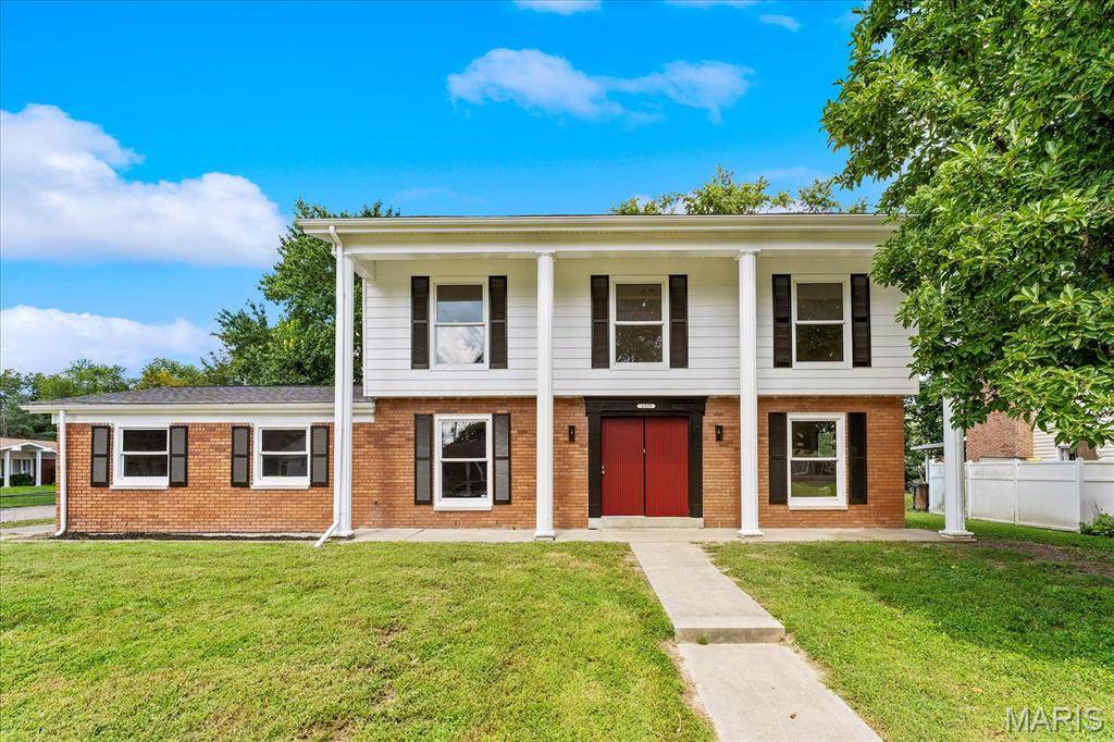 1319 Springfield DR, Belleville, IL 62221