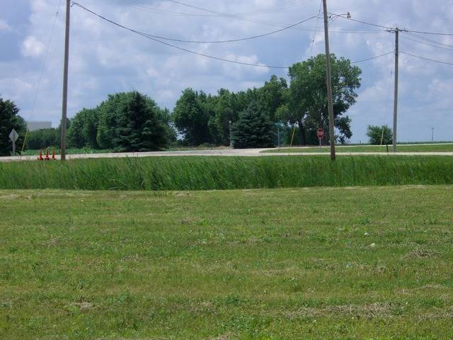 633/635 EFFIE DR, Earlville, IL 60518