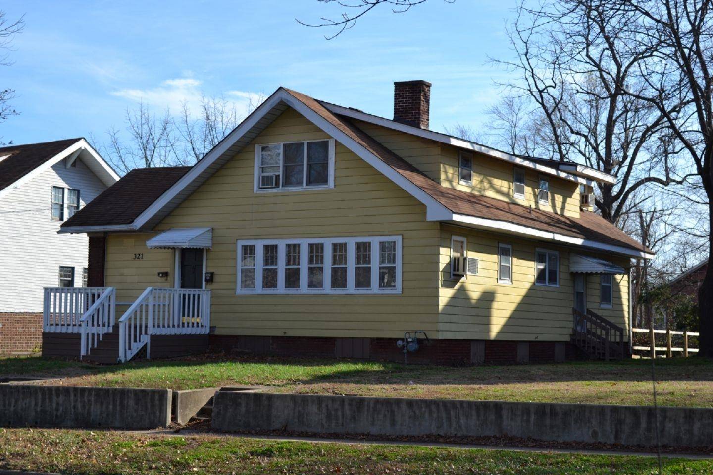 321 W WALNUT ST, Carbondale, IL 62901