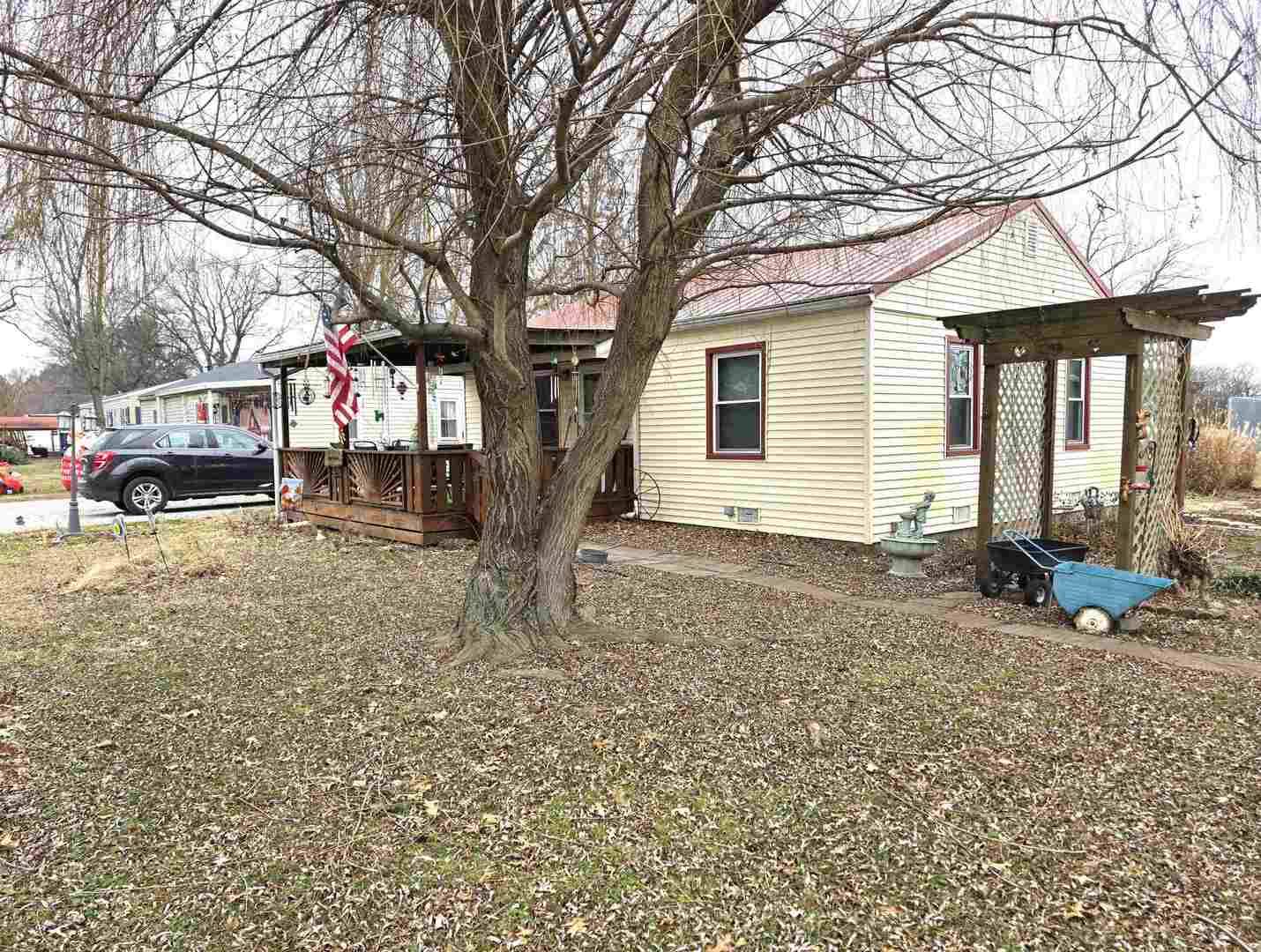 105 S Watkins ST E #0, Cisne, IL 62823