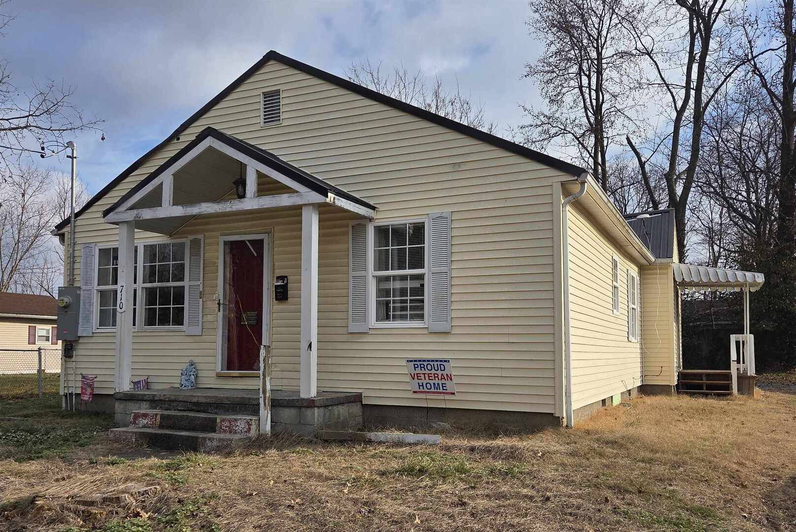 710 S Main ST, Harrisburg, IL 62946