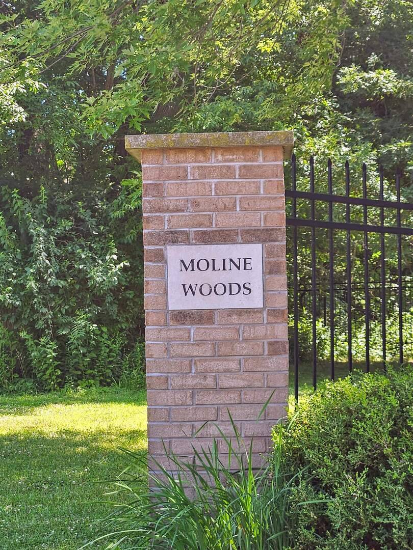 574-632 3RD ST, Moline, IL 61265
