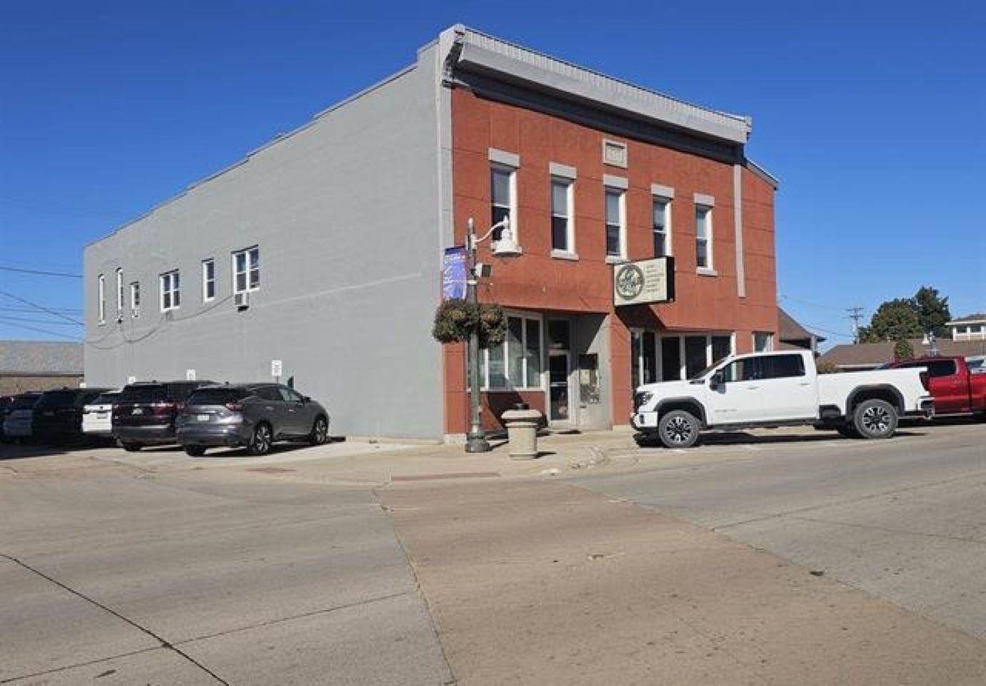 919 6 AVE, De Witt, IA 52742