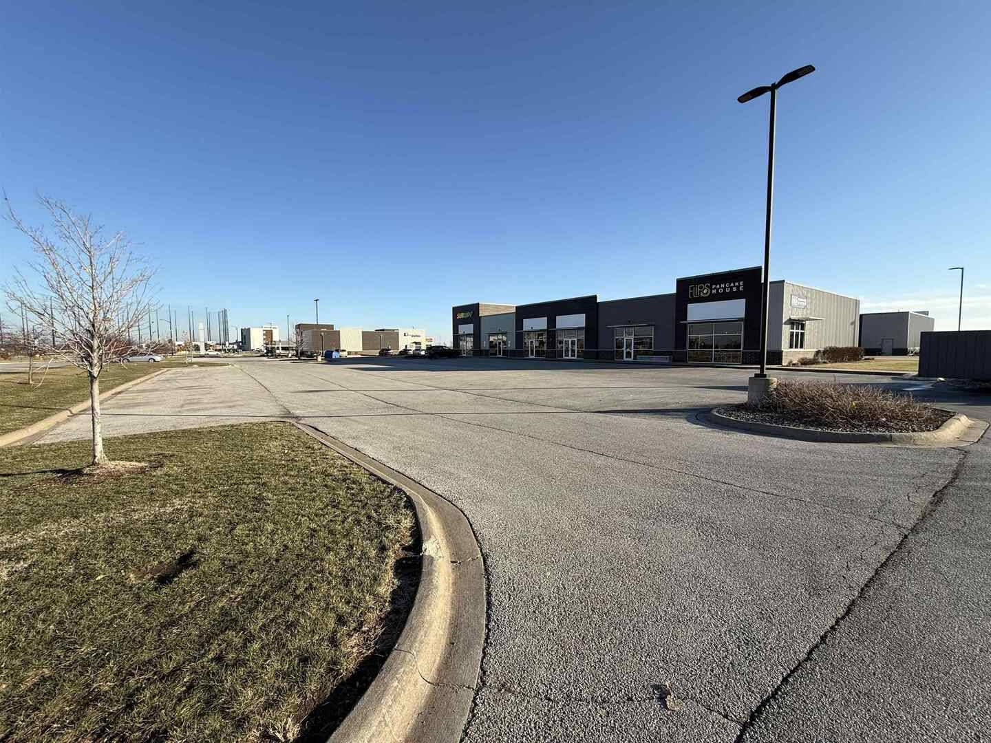 5163 Competition DR, Bettendorf, IA 52722