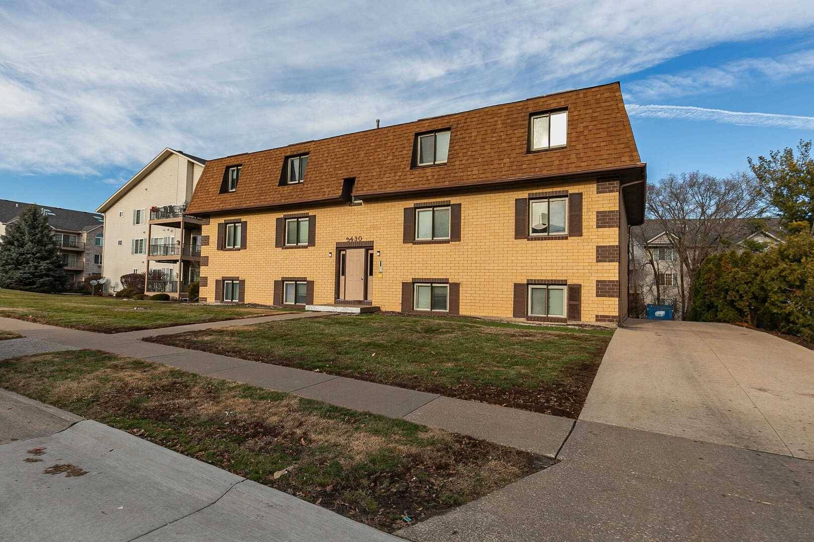 3430 Holiday CT #3, Bettendorf, IA 52722