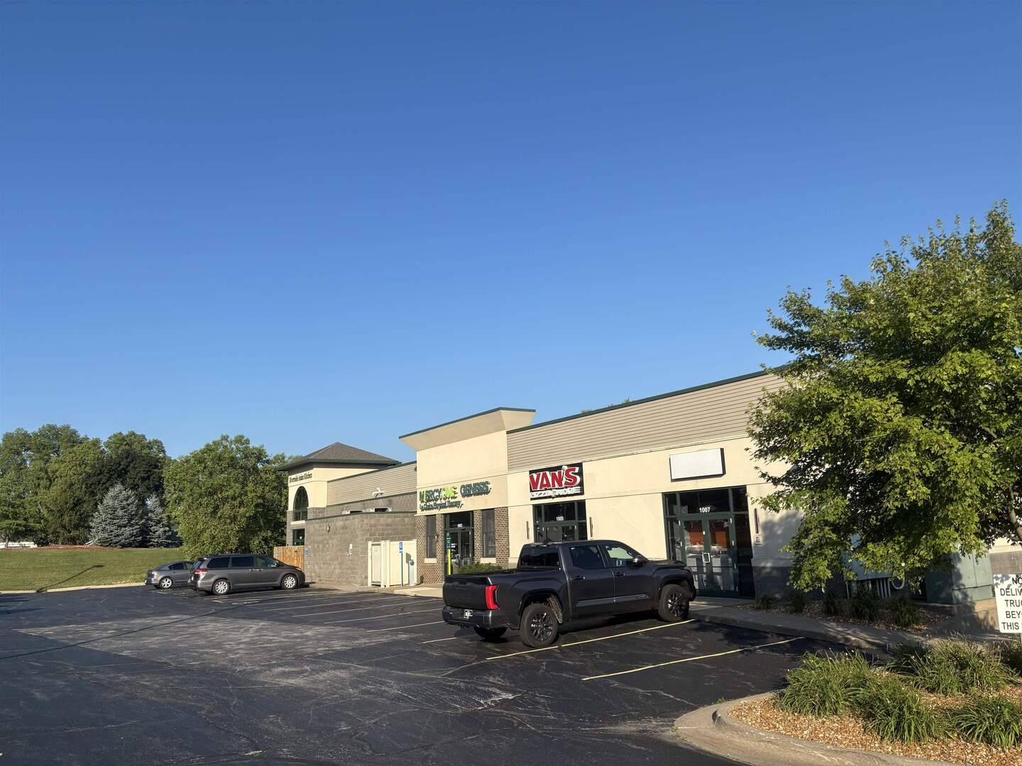 1007 Canal Shore DR SW, Leclaire, IA 52753