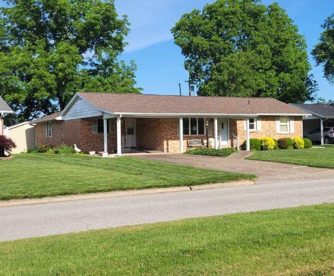 306 College BLVD, Carmi, IL 62821