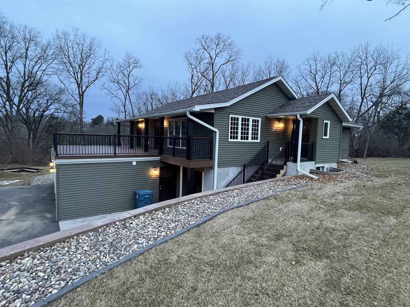 25130 Valley Dr DR, Bettendorf, IA 52722