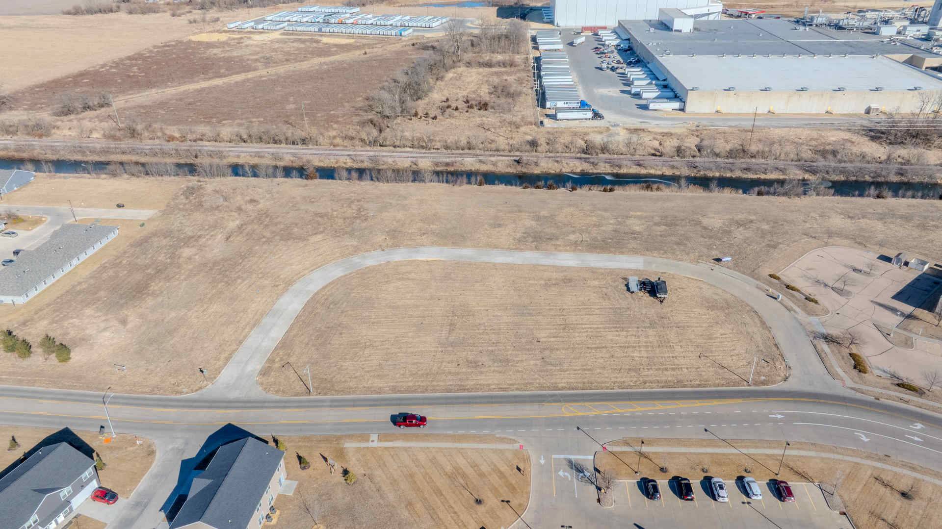 2480 Lillian WAY, Clinton, IA 52732