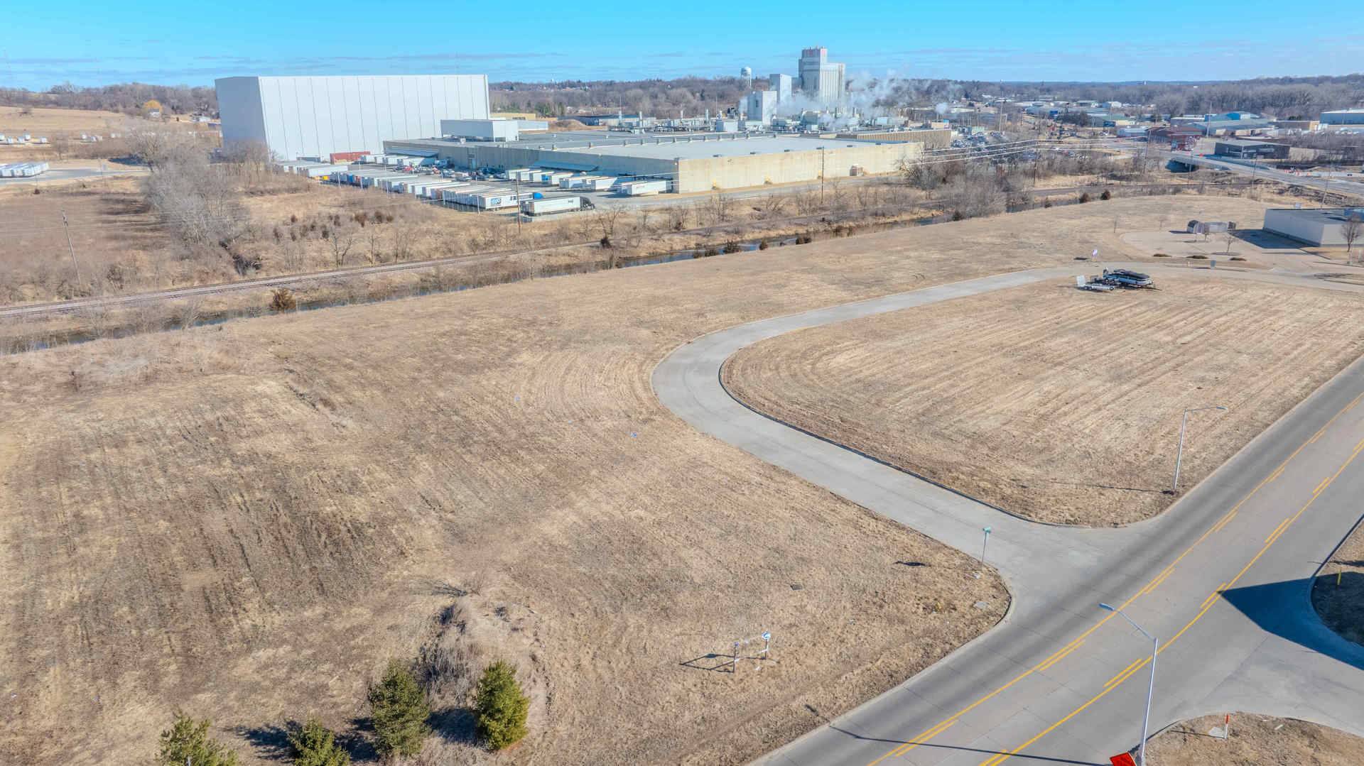 2420-2490 Lillian WAY, Clinton, IA 52732