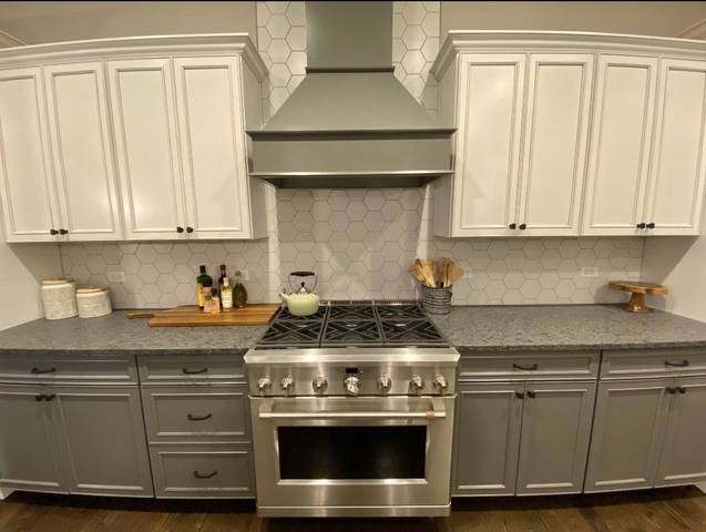 468 Woodland Chase LN, Vernon Hills, IL 60061