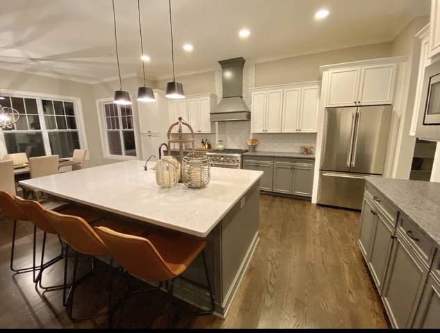 468 Woodland Chase LN, Vernon Hills, IL 60061