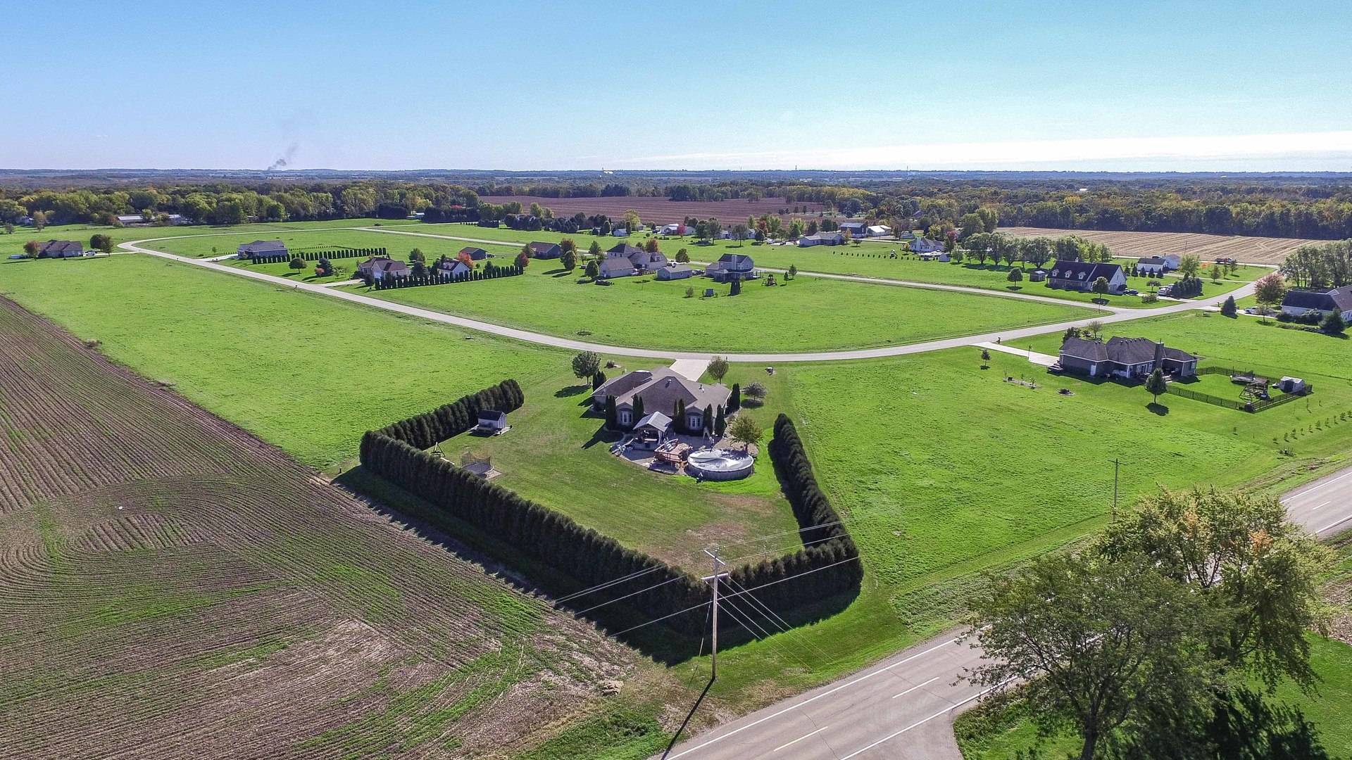 2426 N 4220th RD, Sheridan, IL 60551