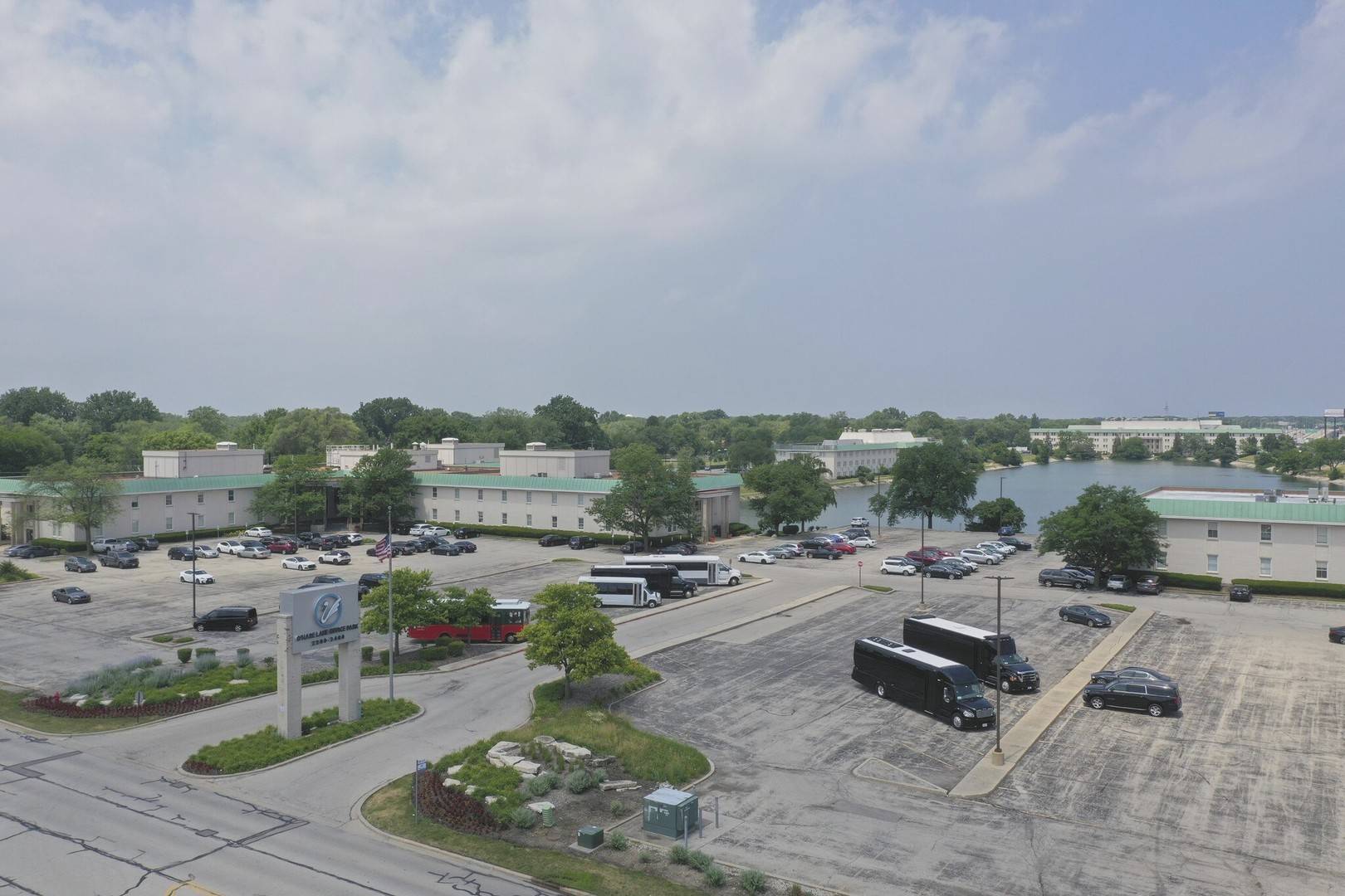 2250 E Devon AVE, Des Plaines, IL 60018
