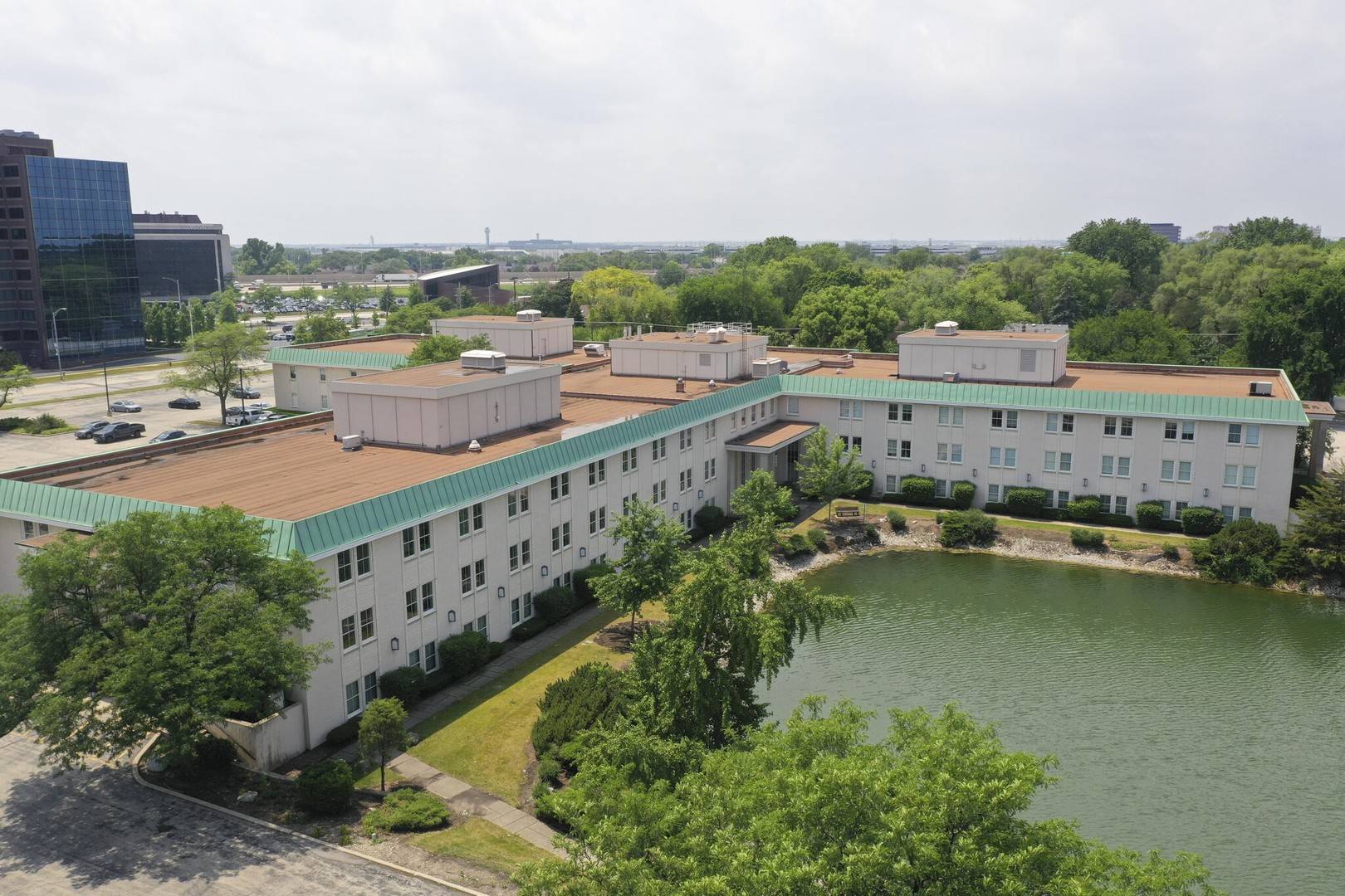 2200 E Devon AVE, Des Plaines, IL 60018