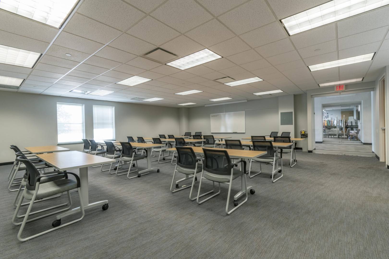 2200 E Devon AVE, Des Plaines, IL 60018