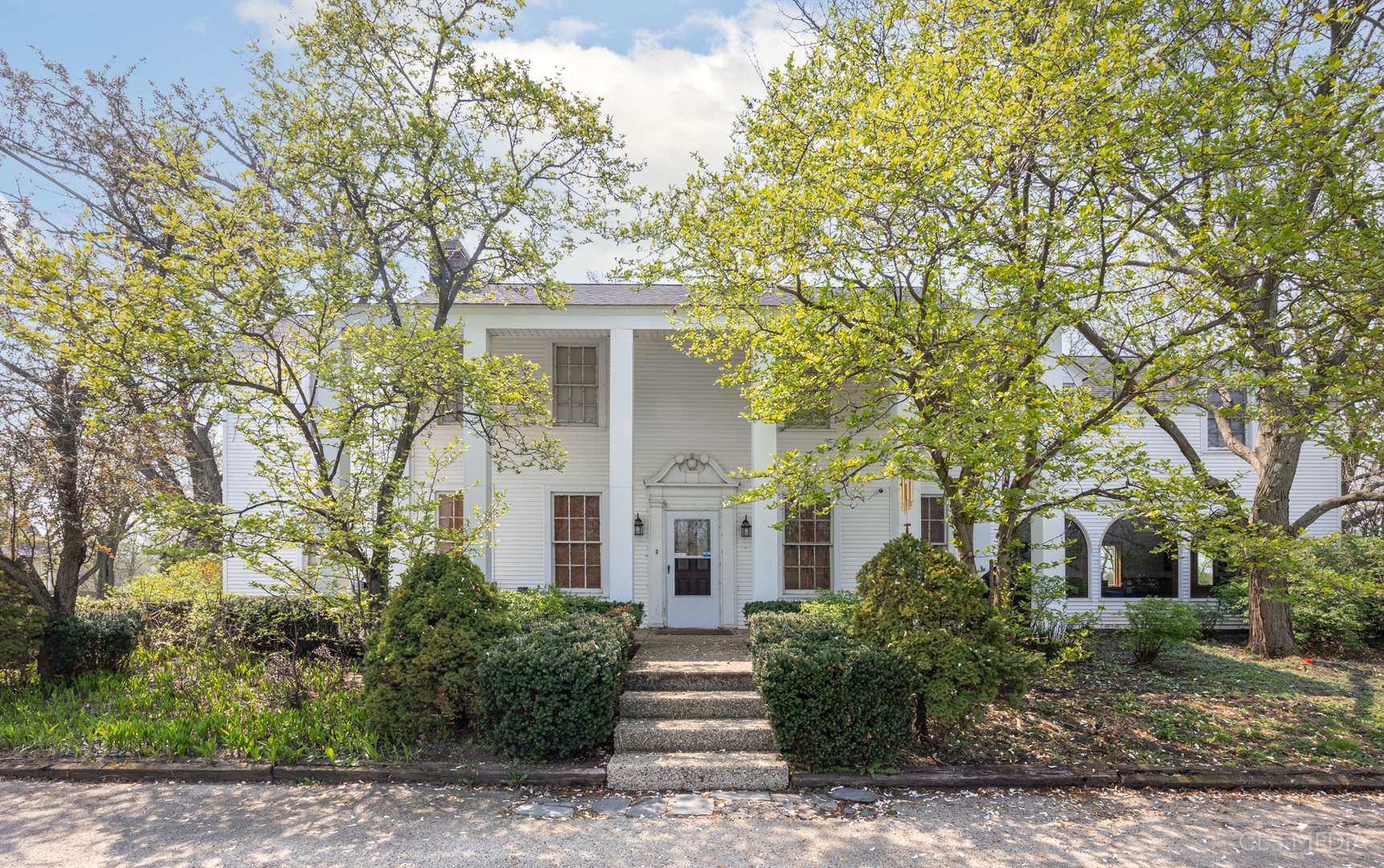 220 Honey Lake CT, North Barrington, IL 60010