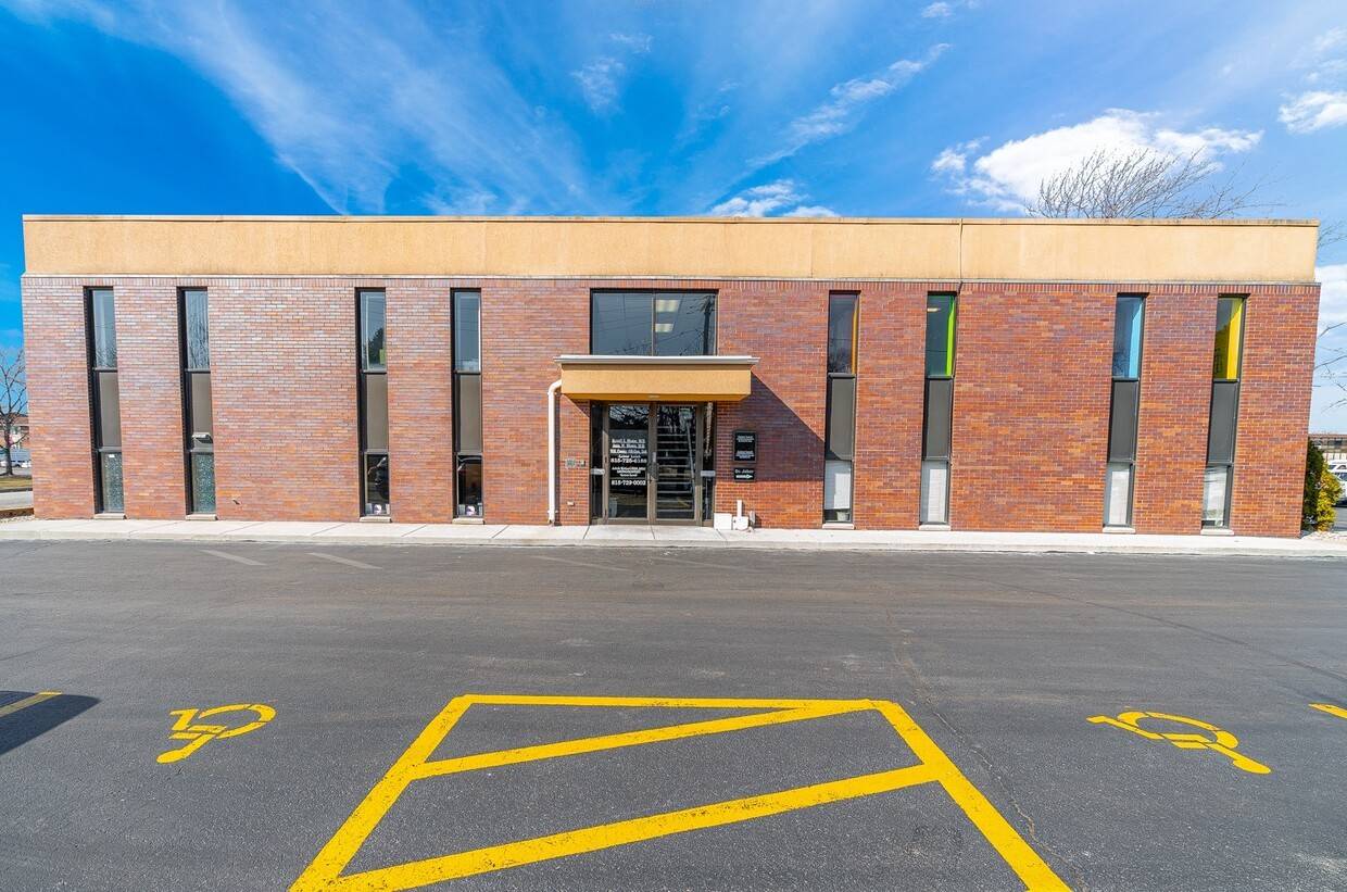 1106 N Larkin AVE #B, Joliet, IL 60435