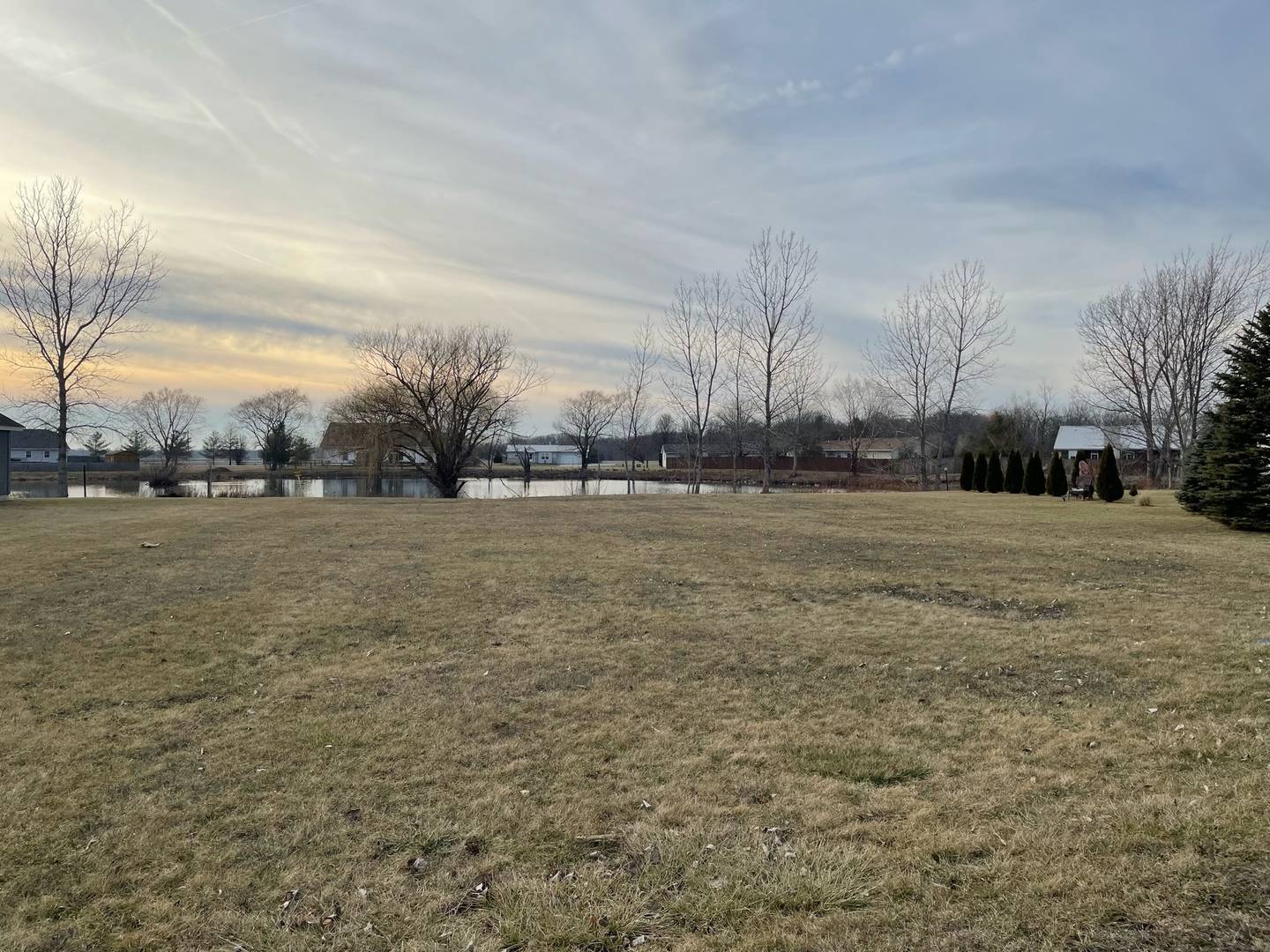 33 Nightingale CIR, Camargo, IL 61919