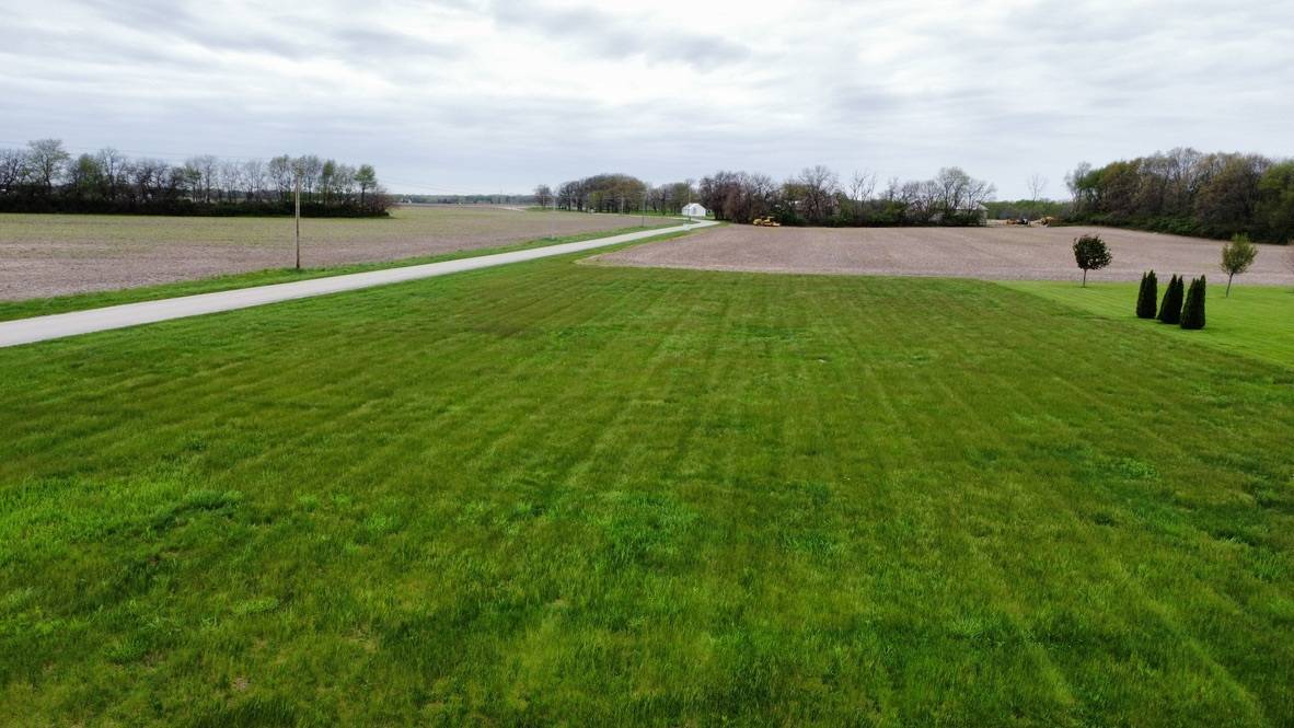 1883 N 2270 East RD, Watseka, IL 60970