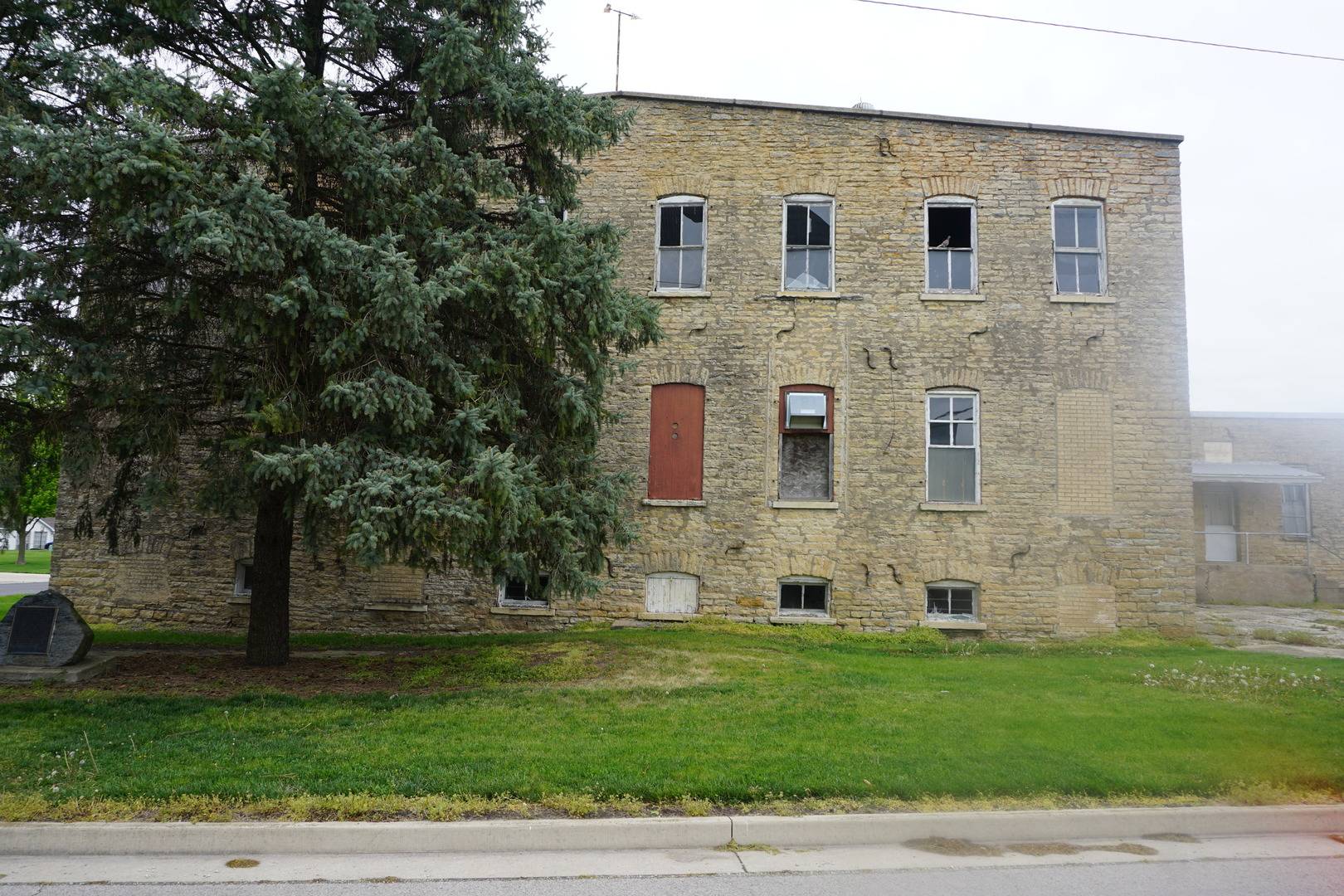 203 W 2nd ST, Gilman, IL 60938