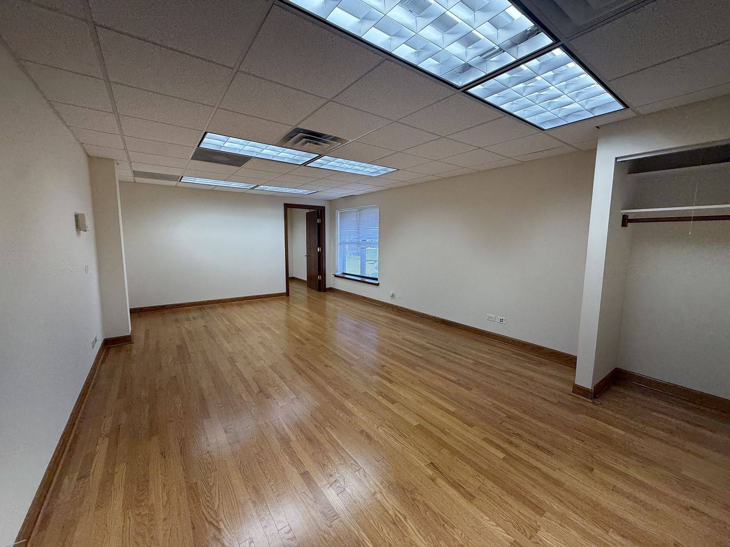 4403 W LAWRENCE AVE #200, Chicago, IL 60630