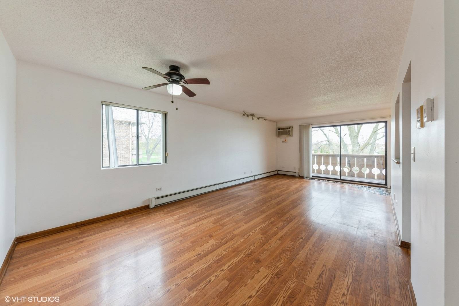 4 Parkside CT #8, Vernon Hills, IL 60061