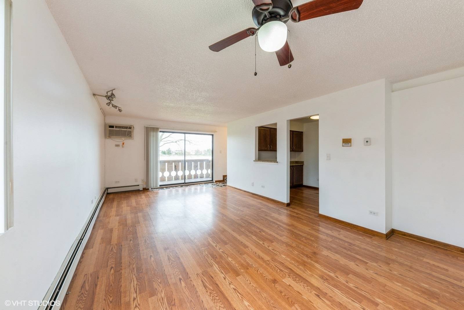 4 Parkside CT #8, Vernon Hills, IL 60061