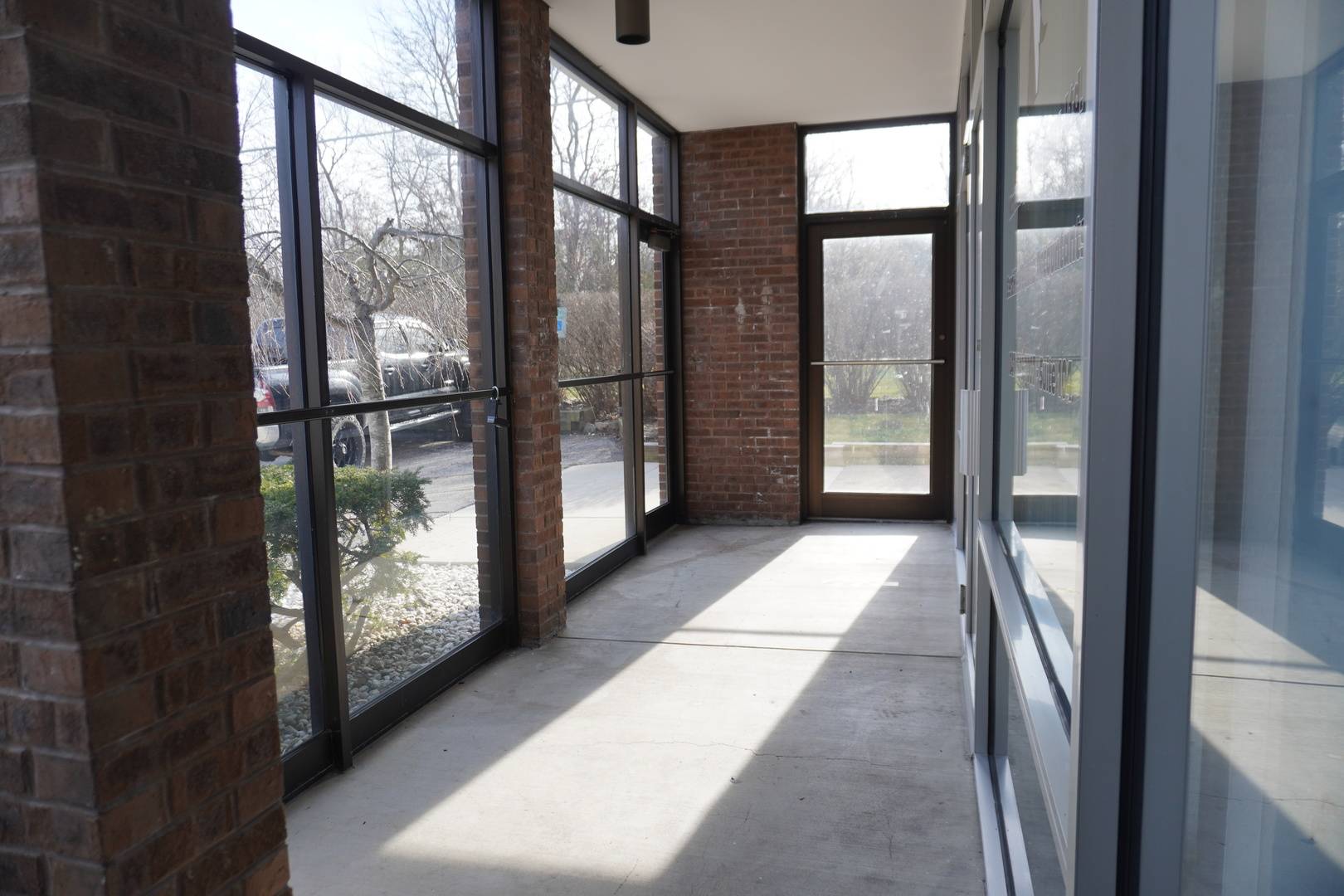 303 E Park AVE #104, Libertyville, IL 60048