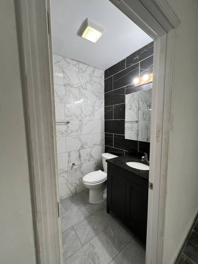 3008 W Flournoy ST #1, Chicago, IL 60612