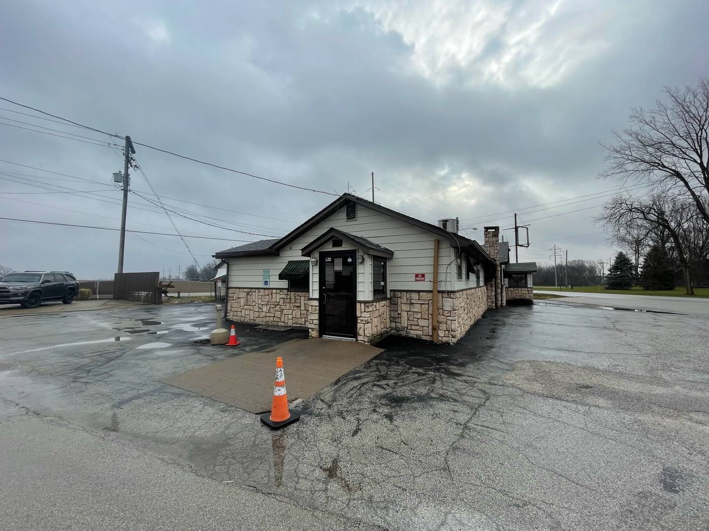 3124 Perrysville RD, Danville, IL 61834