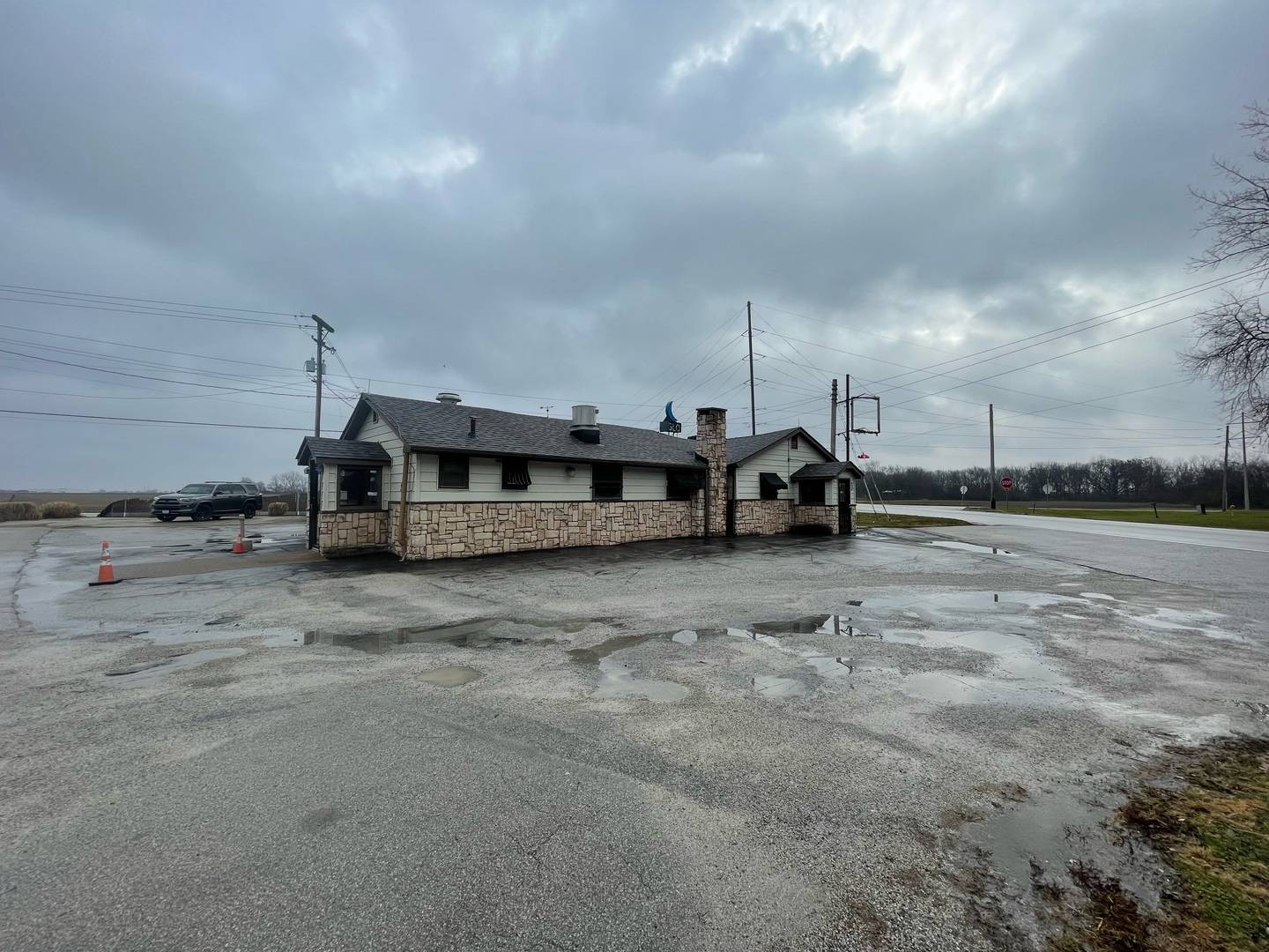 3124 Perrysville RD, Danville, IL 61834