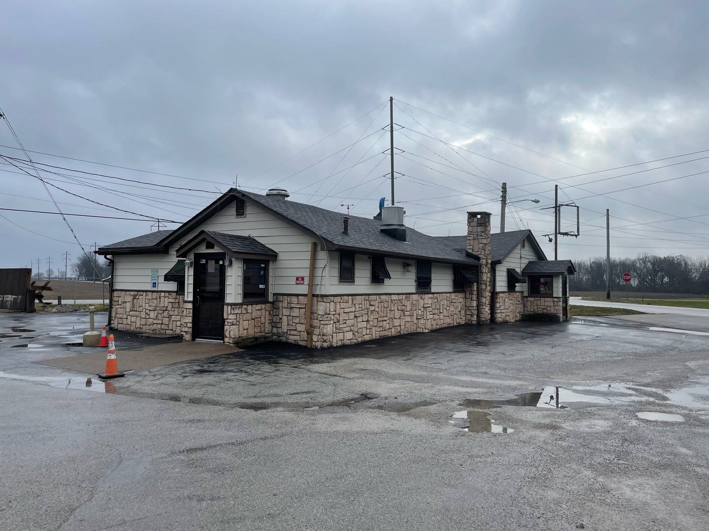 3124 Perrysville RD, Danville, IL 61834
