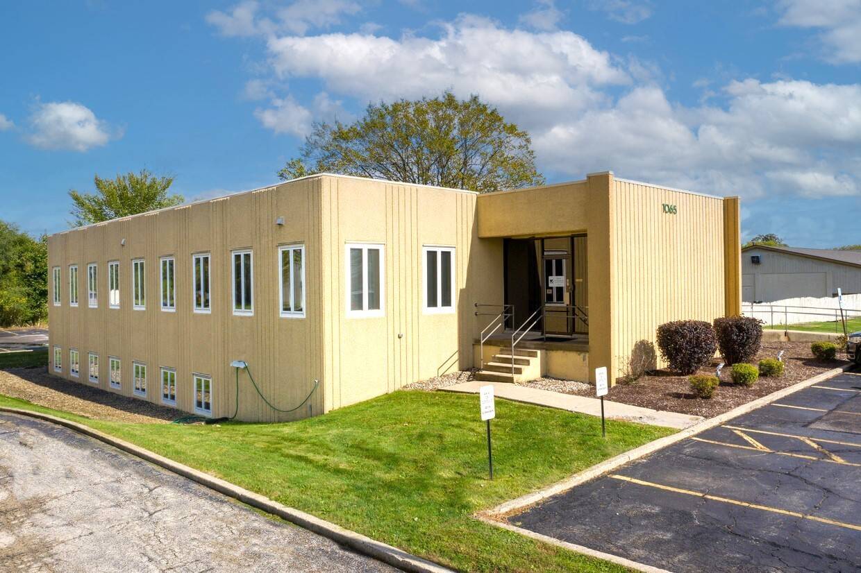 1065 Lake AVE #LL, Woodstock, IL 60098