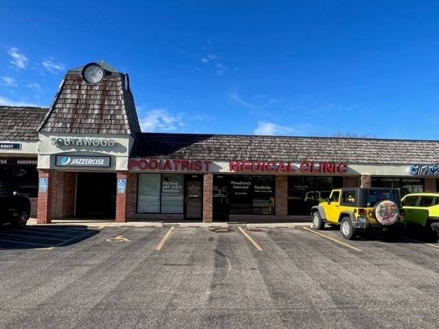 1664 S Eastwood DR, Woodstock, IL 60098