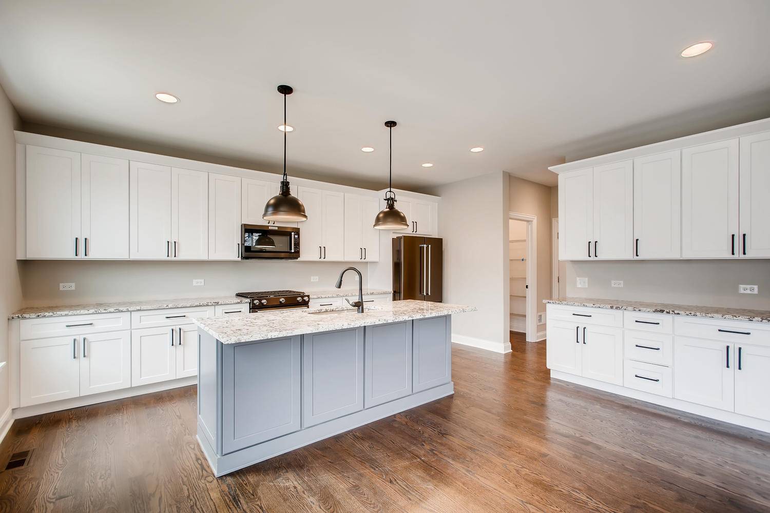 414 Sislow LN, Vernon Hills, IL 60061