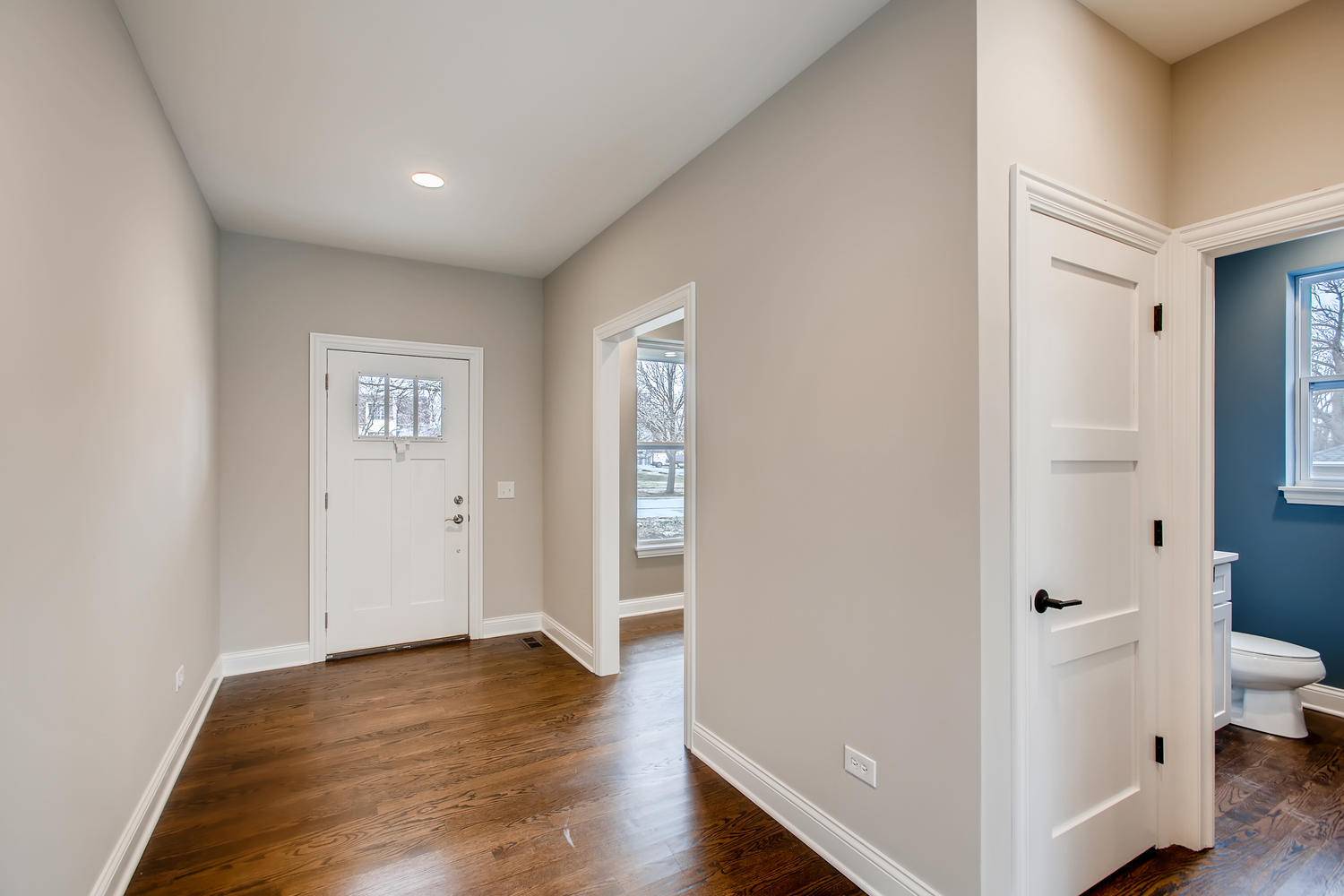384 Woodland Chase LN, Vernon Hills, IL 60061