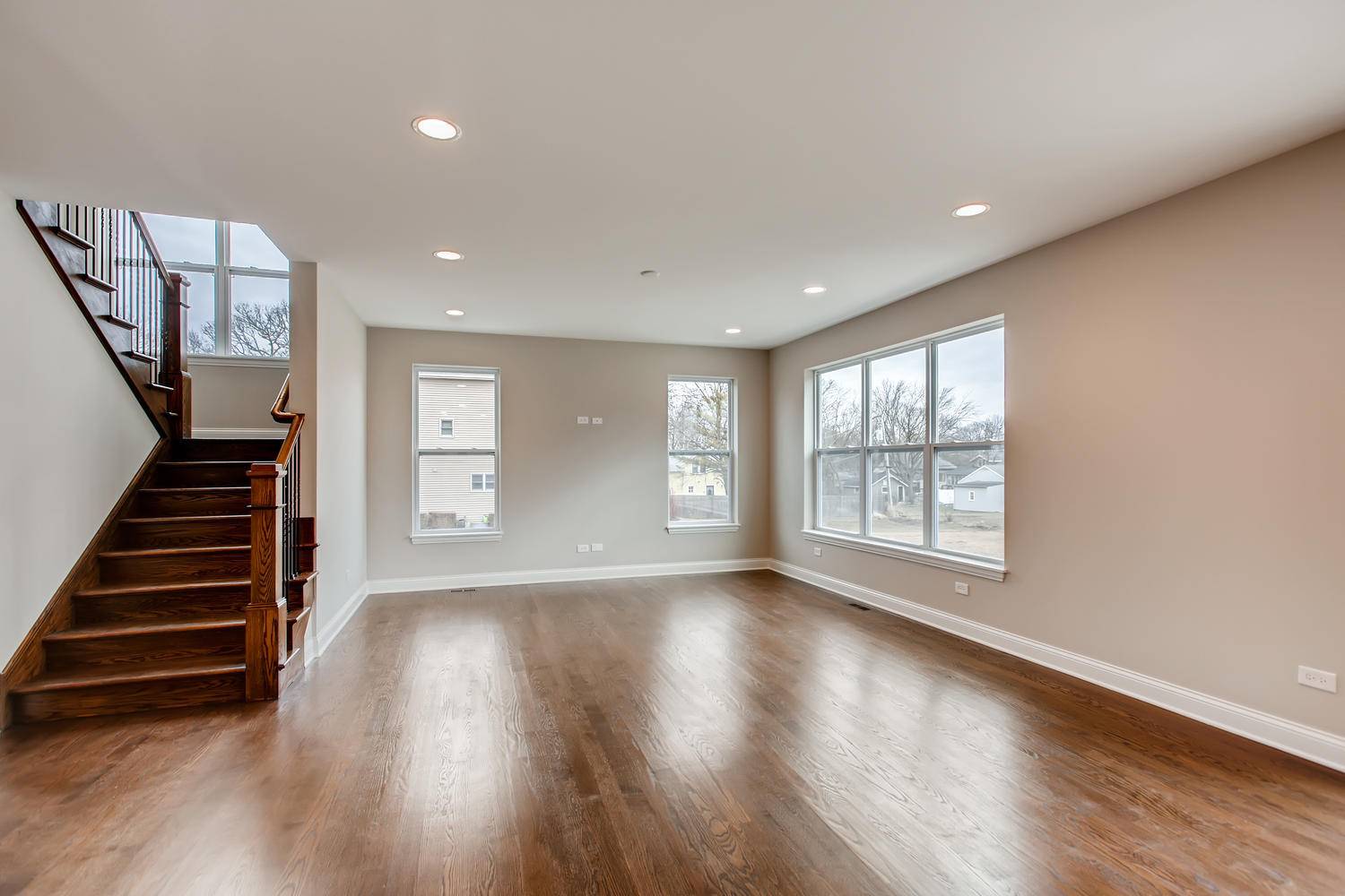 384 Woodland Chase LN, Vernon Hills, IL 60061