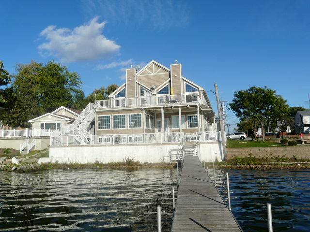 38 W Grand AVE, Fox Lake, IL 60020