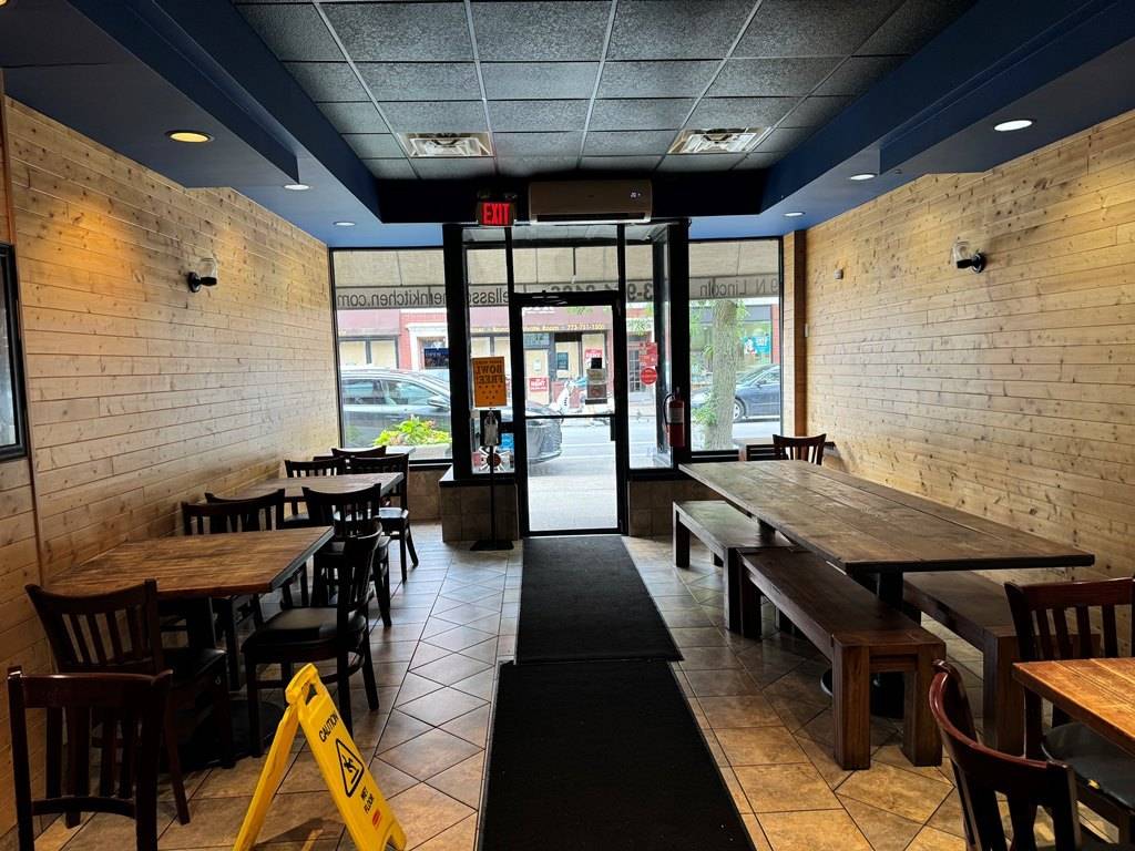 4609 N Lincoln AVE, Chicago, IL 60625