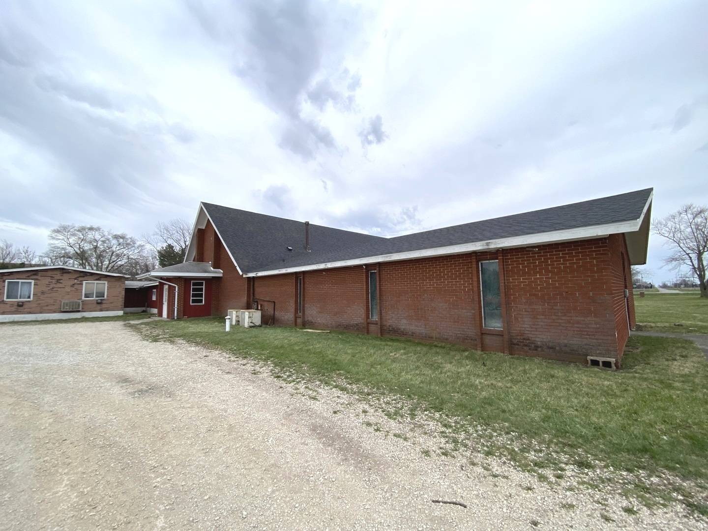1902 N County Road 3000 RD N, Rantoul, IL 61866