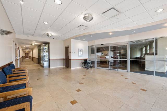 1247 Rickert DR #E, Naperville, IL 60540