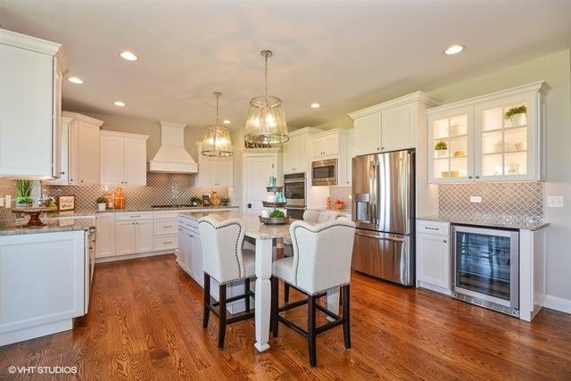 444 Prairie Ridge LN, North Aurora, IL 60542
